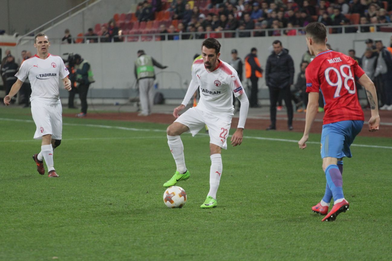 איסאק קוואנקה בפעולה. דווקא שיחק טוב ברומניה (צילום: בן בודה)